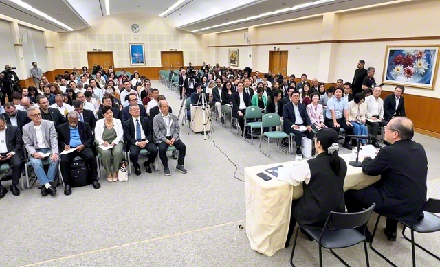 ブラジル池田文化会館で開かれたブラジルの中央会議。異体同心の団結で進むことを固く誓った