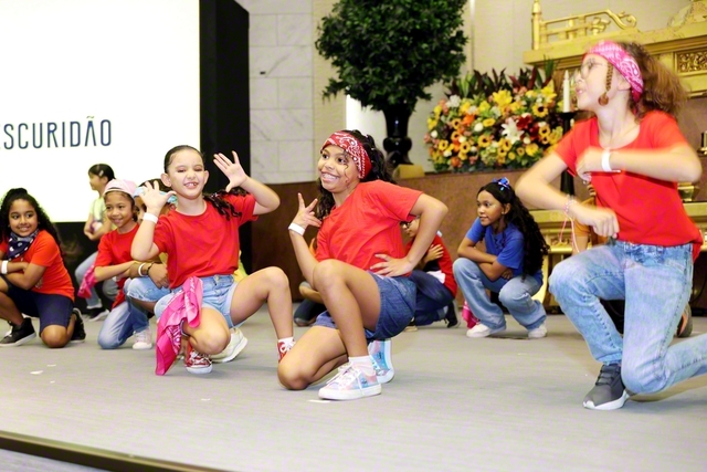 会場を沸かせた後継の友による躍動のパフォーマンス