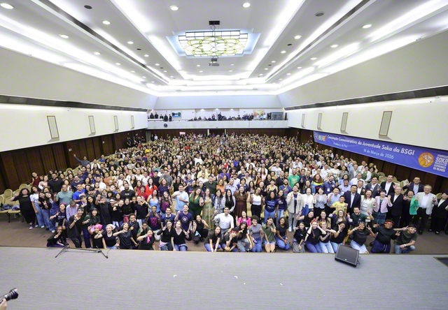 ブラジル青年部・創価ユースの友が、広布の突破口を開きゆく誓いに燃えて