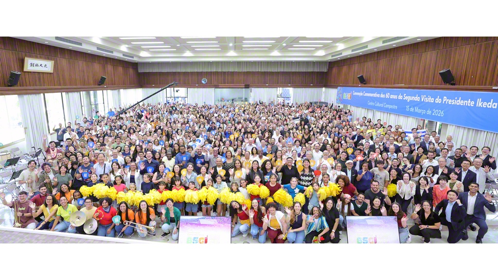 躍動の心で前進するブラジルの同志。師弟共戦で築いた「世界の王者」の誇りは、後継の友の胸にも赤々と（15日、ブラジルSGI自然文化センターで）