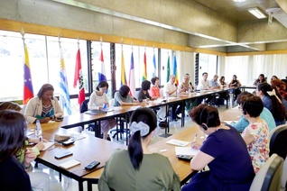 人々の心を結ぶ創価の女性の声が、未来を変える力に！――活発に意見交換を行った南米女性会議（15日、ブラジルSGI自然文化センターで）