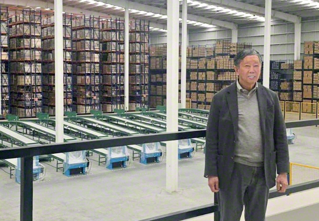 タナカさんが経営する自動車部品販売会社「セントロ・デ・ディストリブシオン・ニッコ」の倉庫で