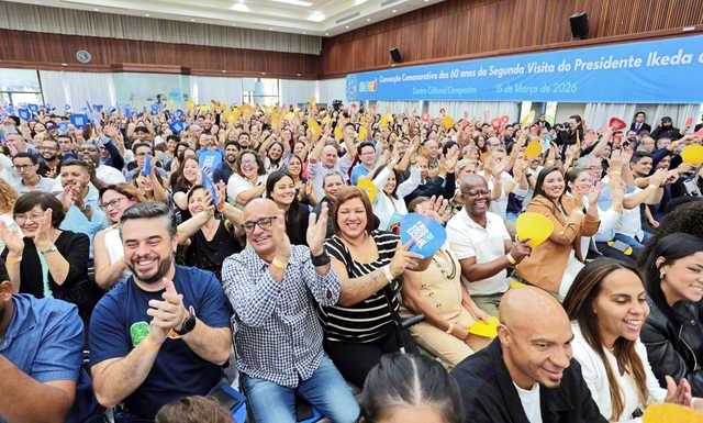 2030年へ勇躍を誓ったブラジル総会。友らは“5年間で50年分の広布史をつづろう”と意気軒高に出発した（15日、ブラジルSGI自然文化センターで）