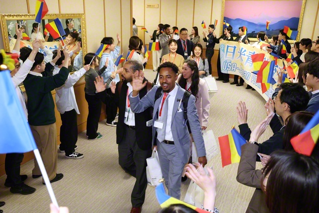 日本の青年たちがアメリカ青年部を歓迎