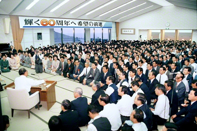 1988年3月24日、和歌山県記念総会に池田先生が出席。「尊く豊かな生命境涯を創るものこそ、仏法にほかならない」と語った（白浜町の関西研修道場で）
