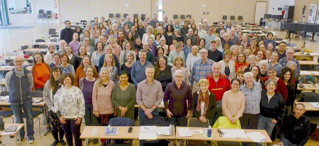 生命尊厳の哲学を胸に対話に駆けるドイツの友（今月7日、フランクフルト池田平和文化会館で）