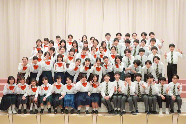 富士中学生合唱団のメンバーが笑顔で