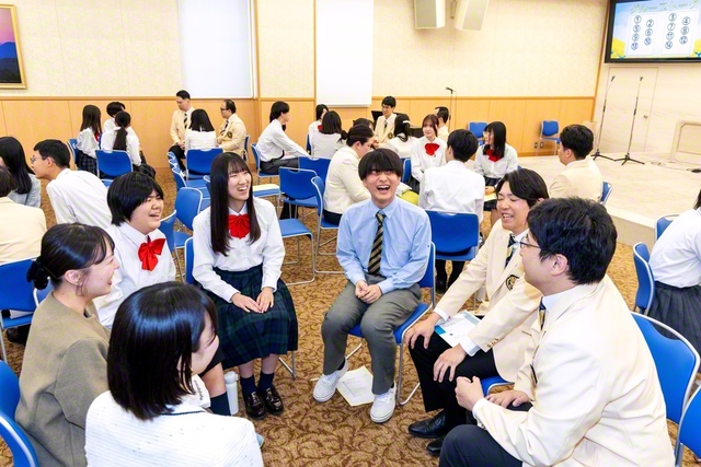 高等部の正義合唱団と音楽隊・しなの合唱団、女性部・富士合唱団の交流会