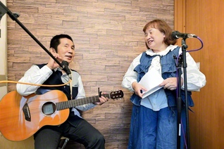 「本来、音楽は差別や偏見のない世界。ありのままの姿で、私たちの“リアル”を伝えています」。苦悩の雲を突き抜けた先には晴天が広がる。二人は“ひだまり”の中を朗らかに進む