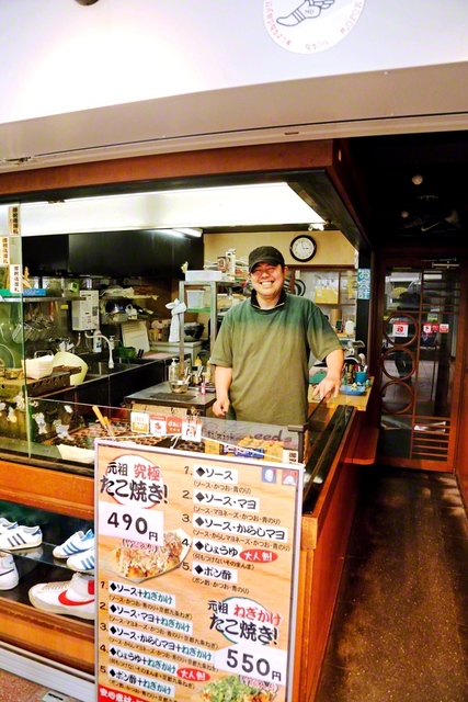 たこ焼き屋の店主は「街のために一緒に頑張りたい」と笑顔で