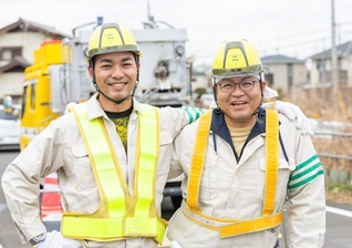 「似ていないとよく言われます（笑）」と兄・前田康昭さん㊧。弟・文昭さんと力を合わせ、難しい作業現場を無事故で仕上げる