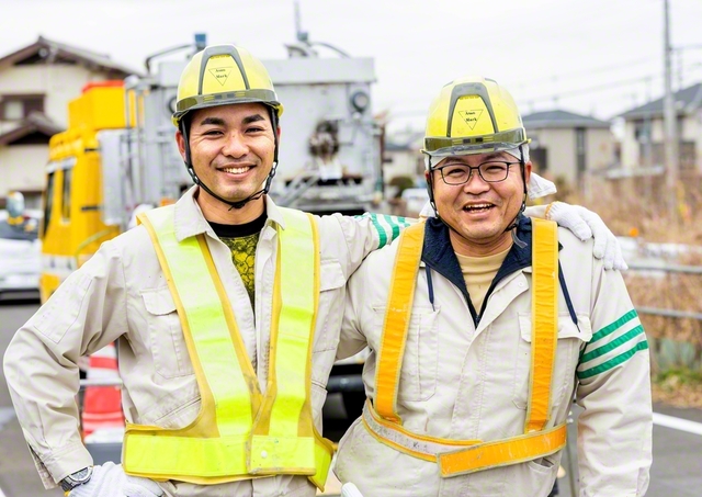 「似ていないとよく言われます（笑）」と兄・前田康昭さん㊧。弟・文昭さんと力を合わせ、難しい作業現場を無事故で仕上げる