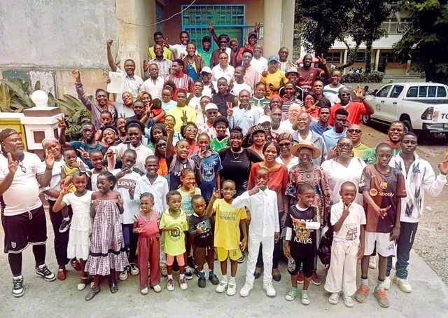 アフリカ広布は我らの手で！――対話拡大の決意に燃え立つカメルーンの友（15日、ドゥアラで）