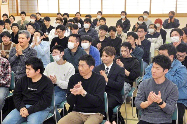 さらなる躍進を誓い合った富山総県男子部の友（22日、富山文化会館で）