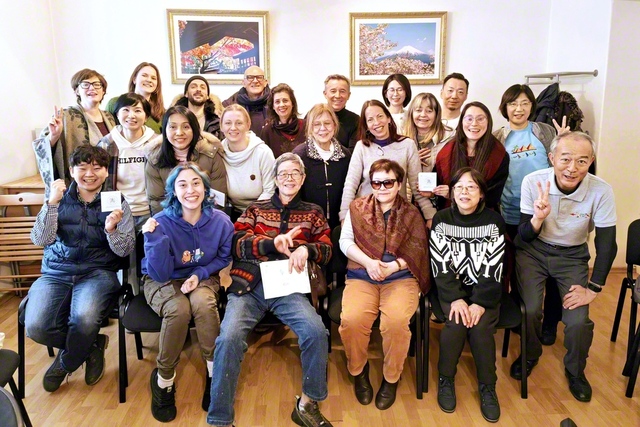 麗しき団結で明るく前進するチェコの友（シュラーメック栄光会館で）