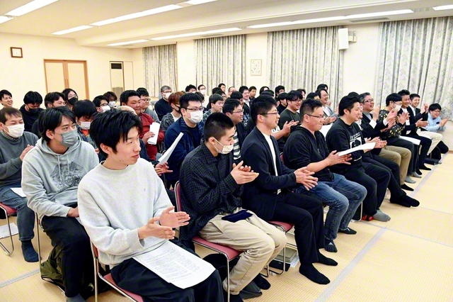 広布の未来を開く挑戦を足元から！――清新な決意にあふれた山形総県の男子部大会（29日、山形文化会館で）