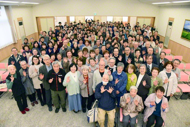 長岡中央本部の同志が笑顔で（同）