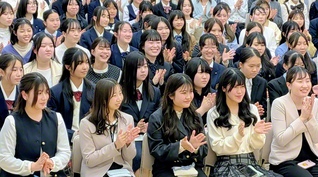 晴れやかに行われた首都圏の富士鼓笛隊の隊員会。皆で愛唱歌「平和へのパレード」を合唱した