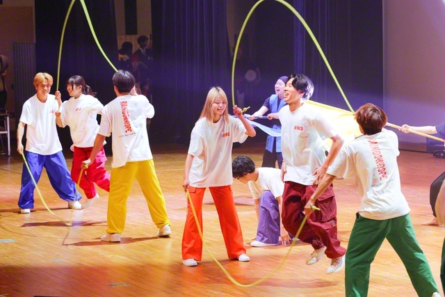 呼吸の合ったパフォーマンスを披露したダブルダッチ部「R2」