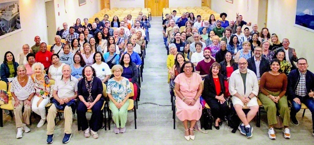 平和を開く語らいに率先するベネズエラの友（2月8日、ベネズエラ文化会館で）