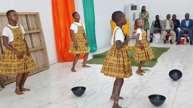 元気いっぱいにパフォーマンスを披露した創価勝利城方面の未来部の代表（同）