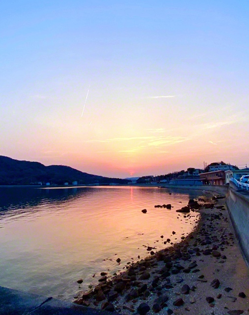 長島の夕暮れ。穏やかな光が海を染める