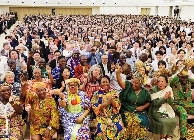 求道の心光る世界の友（昨年11月、東京戸田記念講堂で）