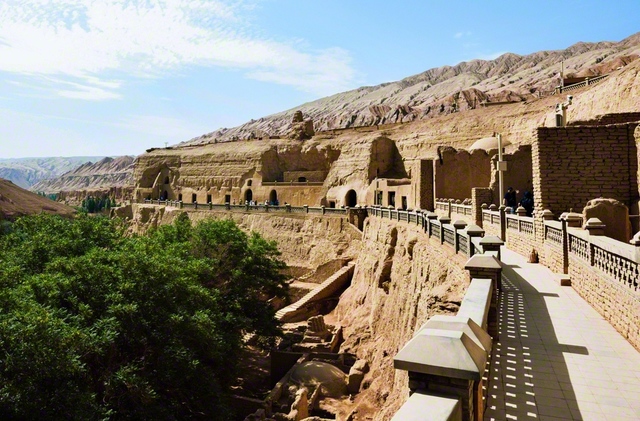 鳩摩羅什訳『妙法蓮華経』観世音菩薩普門品の写本が出土した中国・新疆ウイグル自治区のベゼクリク千仏洞（トルファン市郊外）