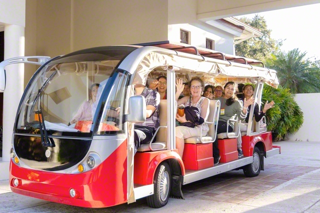 「ハロー！」――センター内を巡る友が満面の笑みで