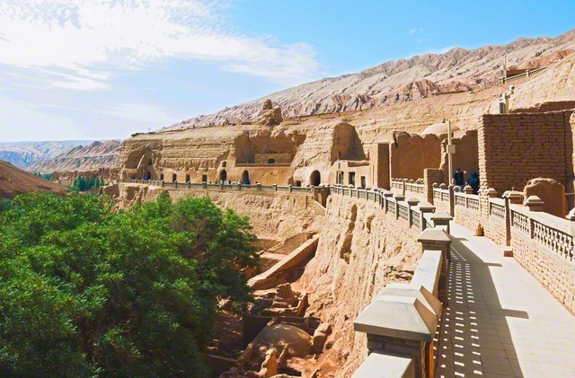 鳩摩羅什訳『妙法蓮華経』観世音菩薩普門品の写本が出土した中国・新疆ウイグル自治区のベゼクリク千仏洞（トルファン市郊外）