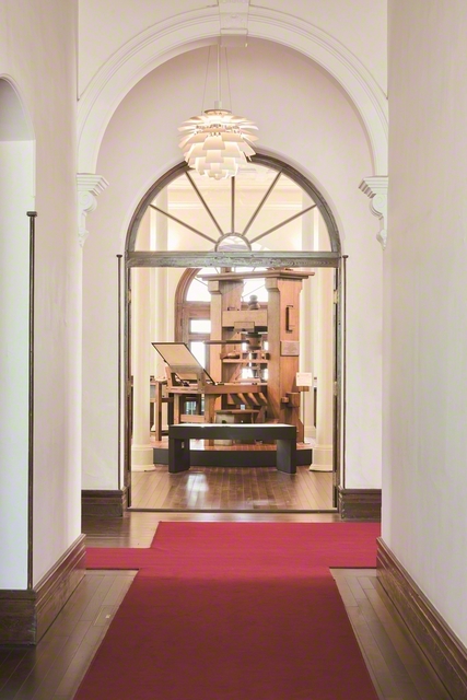 明治期の近代建築と印刷の歴史資料が同時に楽しめる