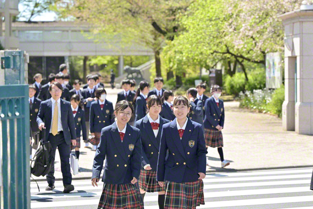 東京・創価中学校の入学式
