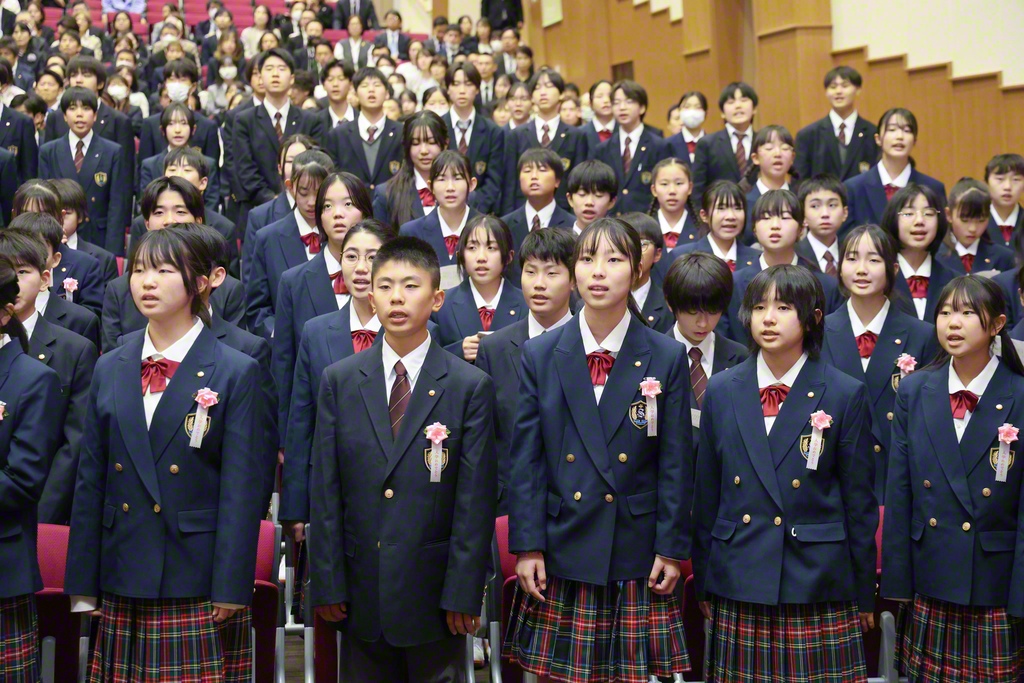 東京・創価中学校の入学式