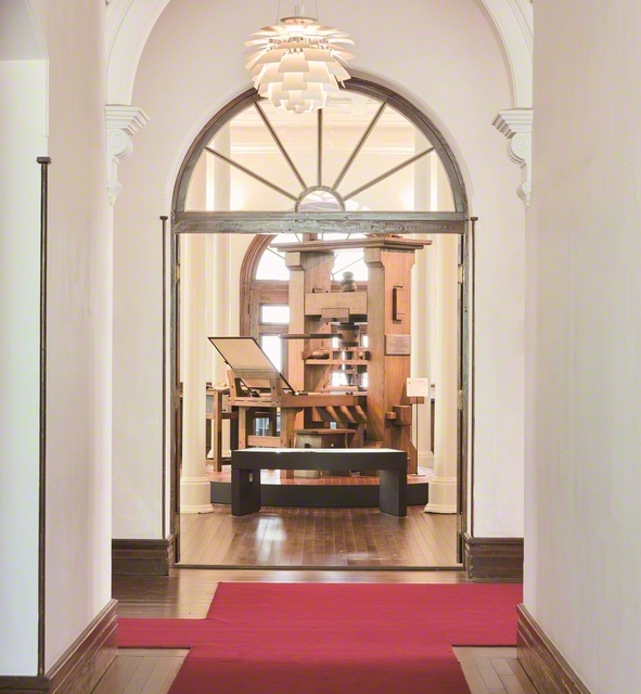 明治期の近代建築と印刷の歴史資料が同時に楽しめる