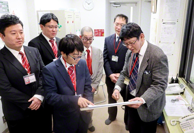 香里園池田県の王城会と牙城会の友が任務の引き継ぎを（寝屋川平和会館で）