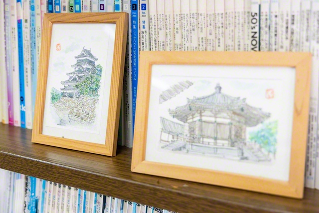 永田さんは中学・高校と美術部に所属。朝子さんも美術部出身で、出会った時、絵の話で盛り上がった。永田さんは今もハガキに絵を描いて、友人に贈る