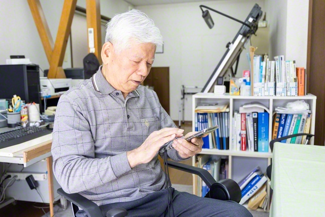 できなくなっていくことが増える分、できることも増やしていく。最近は、AIを使って、友人の写真を戦国武将に加工し、贈ったりしている