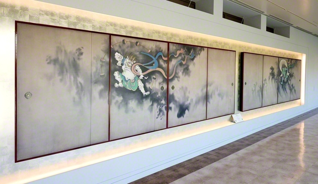 江戸後期の画家・鈴木其一の代表作「風神雷神図襖」の複製陶板