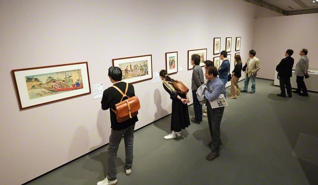 近代木版画の軌跡をたどる特別展「よみがえる浮世絵スピリット」。来場者からは「時代とともに表現が移り変わる美人画や風景画は見応えがありました」などの感想が寄せられた（東京富士美術館で）