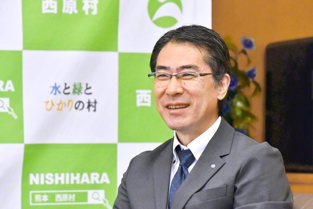 吉井誠村長。「全国各地からのたくさんのご支援が、勇気と希望になりました」