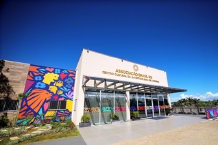 新たに誕生した「ロンドリーナ創価ユース文化会館」