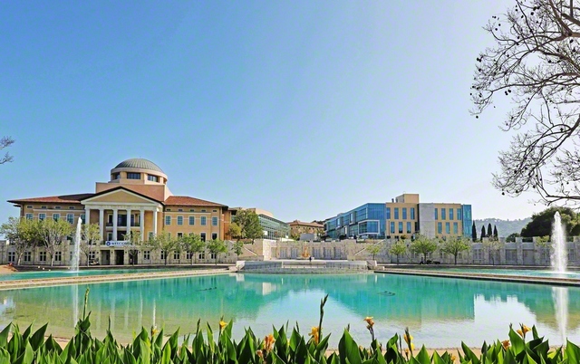 米カリフォルニア州オレンジ郡アリソビエホ市にあるアメリカ創価大学のキャンパス。開学25周年を迎える