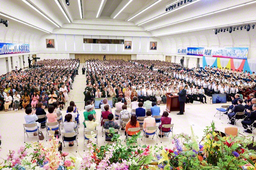 栄光の「5・3」から、未来を変える「私の挑戦」を開始！　「創価学会の元旦」である5月3日を記念して開催された第10回本部幹部会（巣鴨の東京戸田記念講堂で）