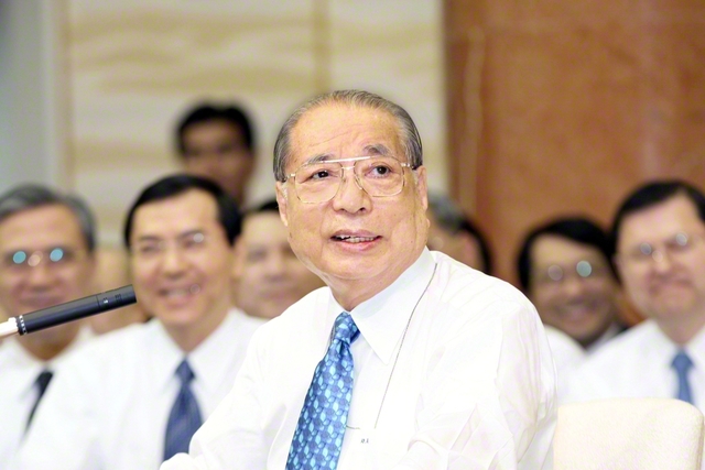 異体同心で威風堂々の前進を――第59回本部幹部会でスピーチする池田先生（2006年4月、東京牧口記念会館で）