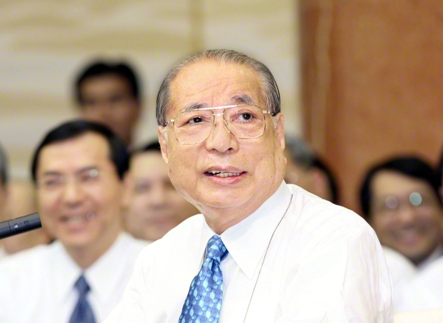 異体同心で威風堂々の前進を――第59回本部幹部会でスピーチする池田先生（2006年4月、東京牧口記念会館で）