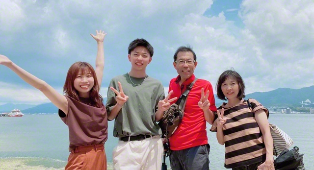 家族の励ましに支えられてきた（左から裕子さん、弟・智之さん、父・正信さん、母・貴子さん）