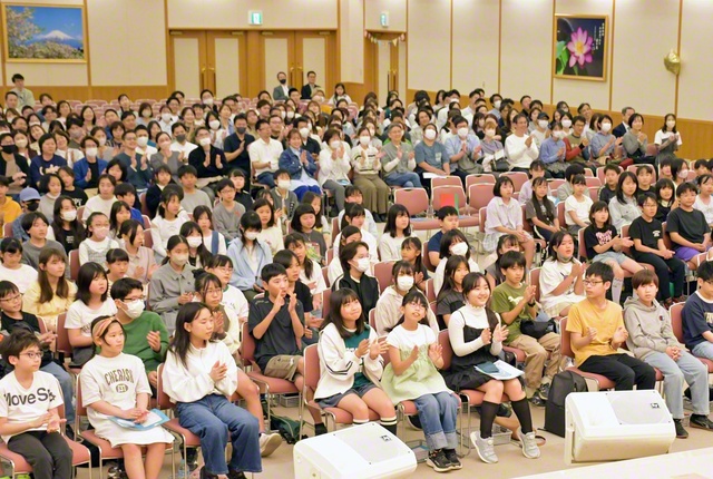 希望を胸に集い合った総大阪少年少女部の友（大阪市の関西池田記念会館で）