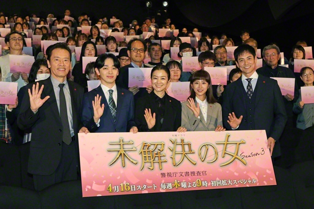 左から遠藤憲一、宮世琉弥、鈴木京香、黒島結菜、沢村一樹