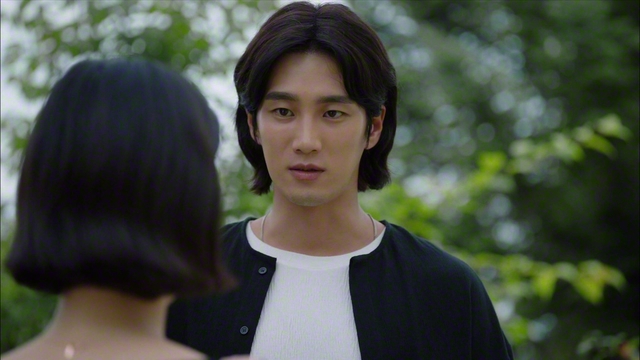 ともにシーズン1のワンシーン　©STUDIO　DRAGON　CORPORATION