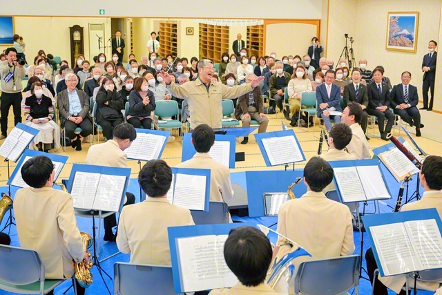 富山・高岡市の高岡文化会館でのコンサート（3月28日）。観客が楽団の指揮者を体験するコーナーに“笑顔の花”が咲いた